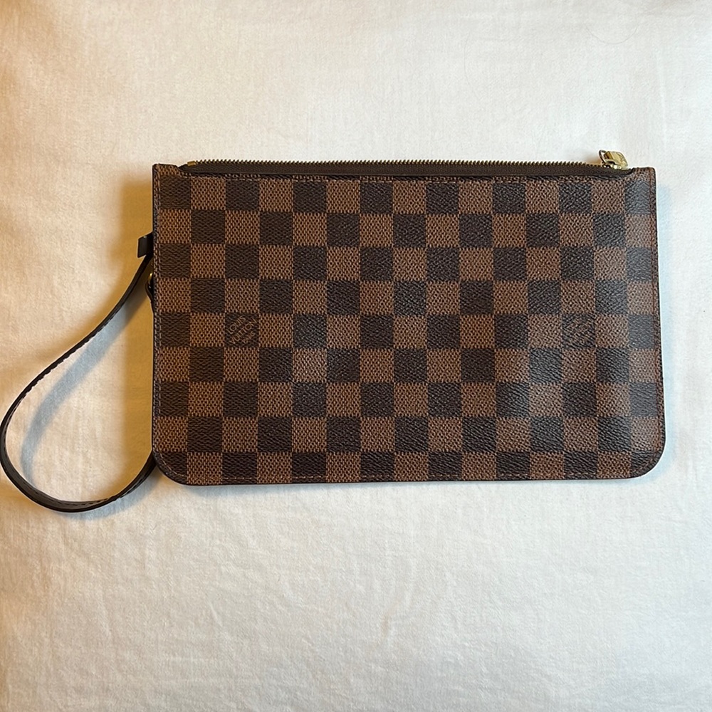 Louis Vuitton neverfull pouch wristlet